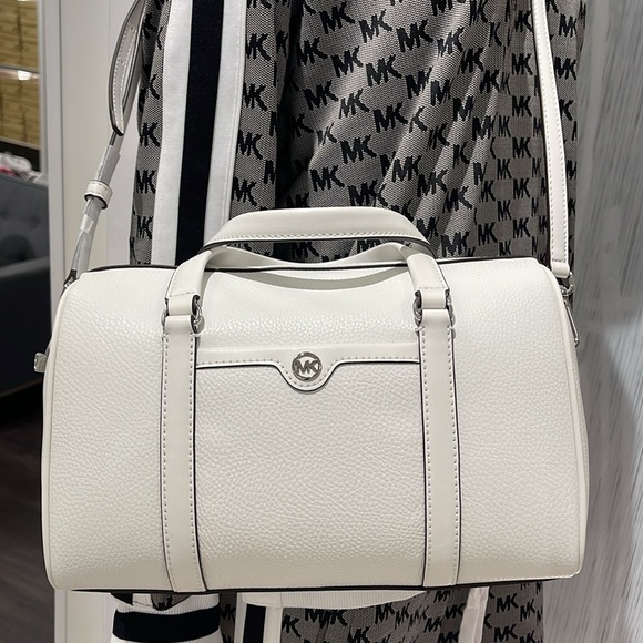 MICHAEL KORS JST TRAVEL MD DUFFLE SATCHEL SHOULDER CROSSBODY BAG MK  OPTIC WHITE - Picture 13 of 16